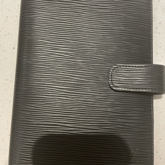 Louis Vuitton Agenda MM in Epi Leather Black - Picture 7 of 16